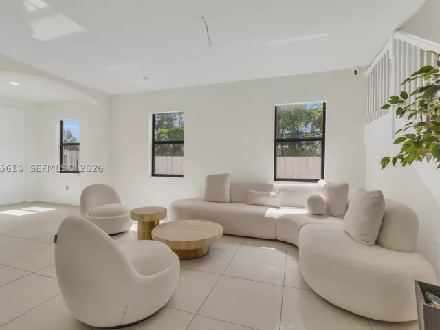 5-bedroom home for sale in Doral - 10204 NW 86th St - MondialRealty