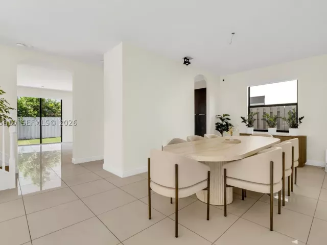 5-bedroom home for sale in Doral - 10204 NW 86th St - MondialRealty