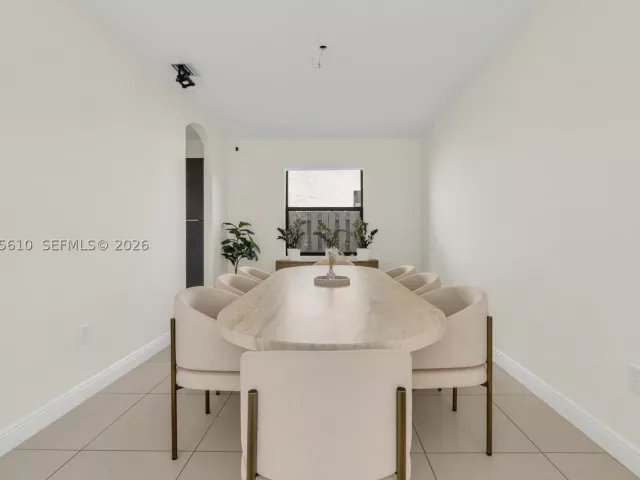 5-bedroom home for sale in Doral - 10204 NW 86th St - MondialRealty