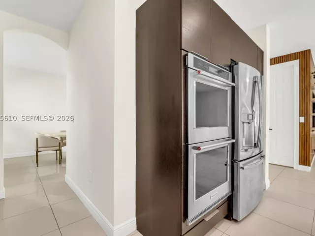 5-bedroom home for sale in Doral - 10204 NW 86th St - MondialRealty