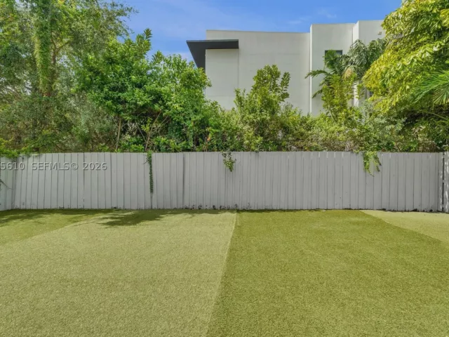 5-bedroom home for sale in Doral - 10204 NW 86th St - MondialRealty