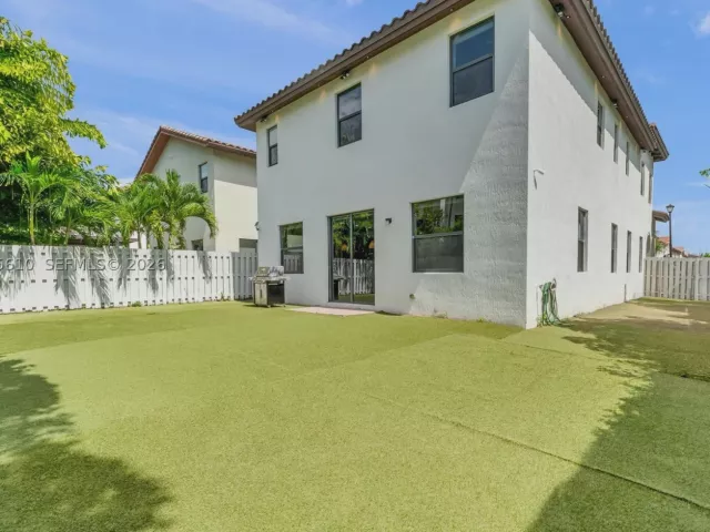 5-bedroom home for sale in Doral - 10204 NW 86th St - MondialRealty