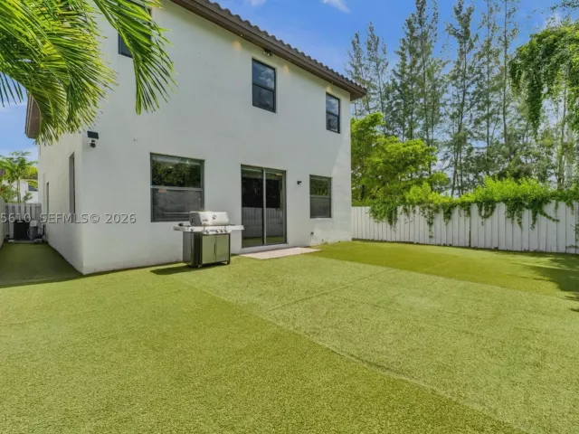 5-bedroom home for sale in Doral - 10204 NW 86th St - MondialRealty