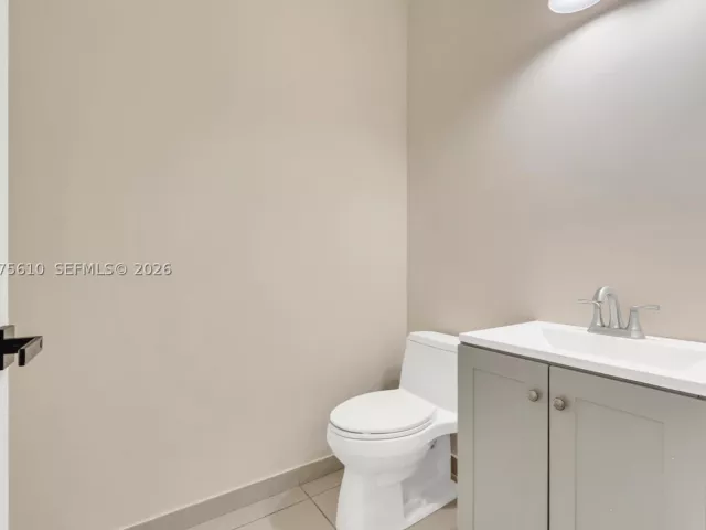 5-bedroom home for sale in Doral - 10204 NW 86th St - MondialRealty