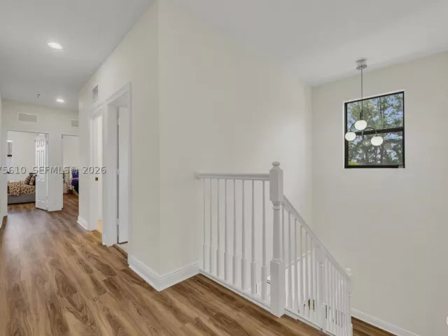 5-bedroom home for sale in Doral - 10204 NW 86th St - MondialRealty