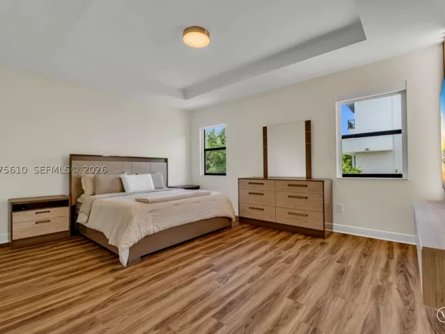 5-bedroom home for sale in Doral - 10204 NW 86th St - MondialRealty