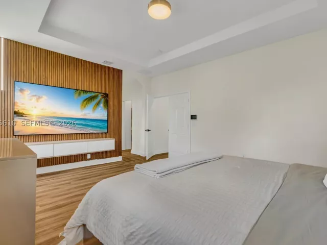 5-bedroom home for sale in Doral - 10204 NW 86th St - MondialRealty