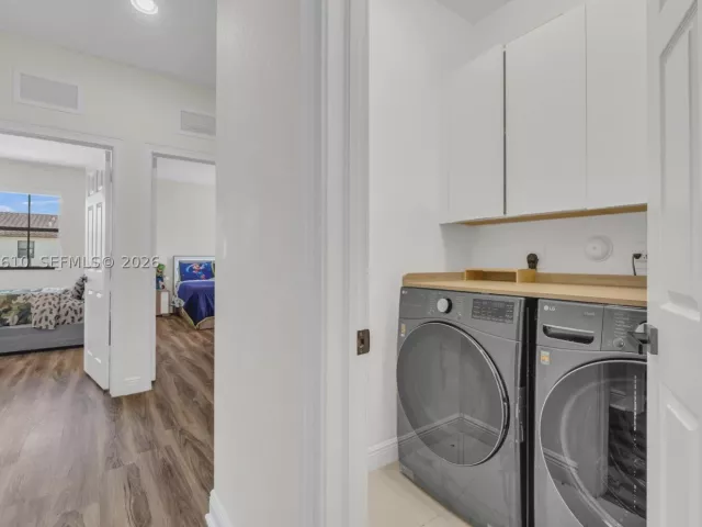 5-bedroom home for sale in Doral - 10204 NW 86th St - MondialRealty