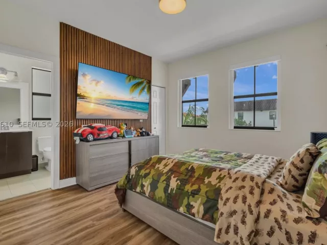 5-bedroom home for sale in Doral - 10204 NW 86th St - MondialRealty