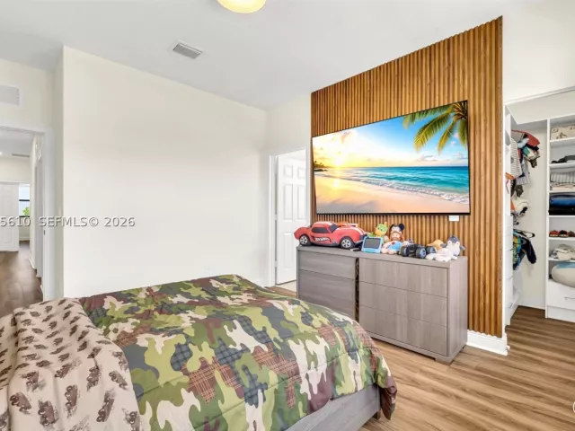 5-bedroom home for sale in Doral - 10204 NW 86th St - MondialRealty
