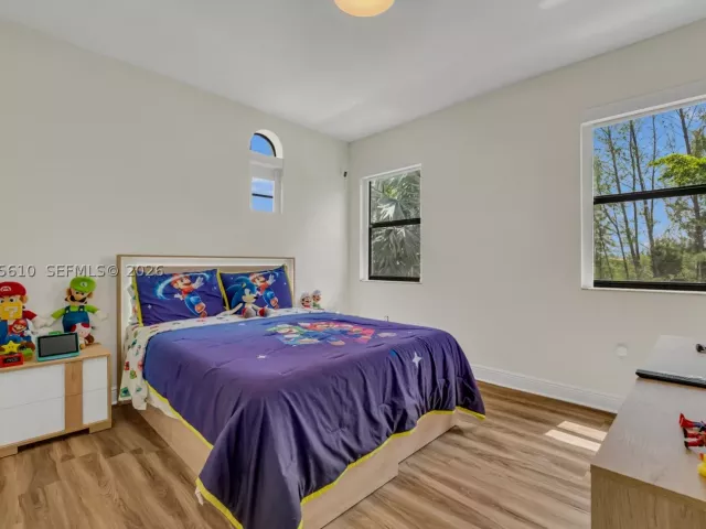 5-bedroom home for sale in Doral - 10204 NW 86th St - MondialRealty