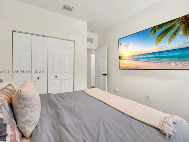 5-bedroom home for sale in Doral - 10204 NW 86th St - MondialRealty