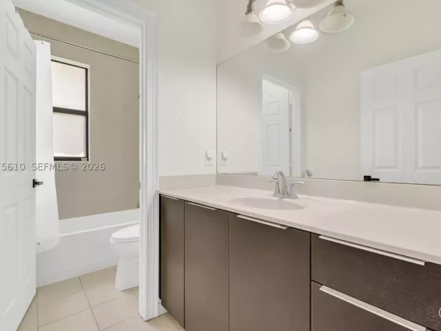 5-bedroom home for sale in Doral - 10204 NW 86th St - MondialRealty