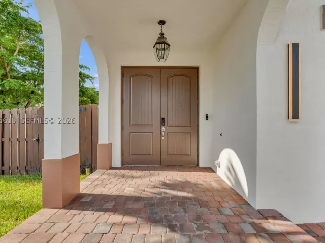 5-bedroom home for sale in Doral - 10204 NW 86th St - MondialRealty