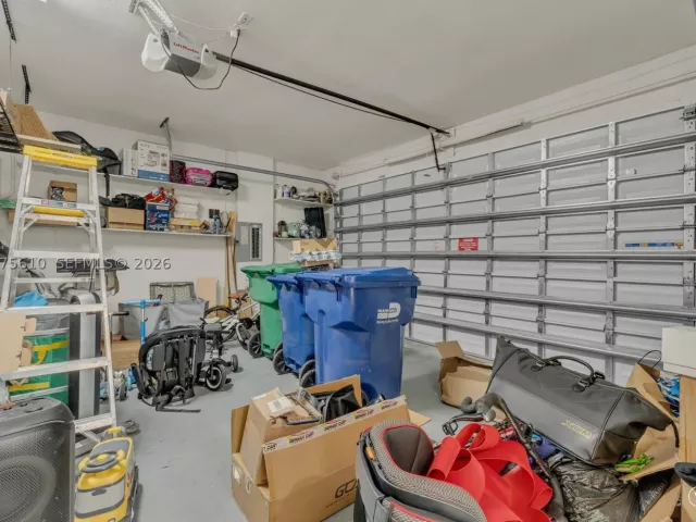 5-bedroom home for sale in Doral - 10204 NW 86th St - MondialRealty