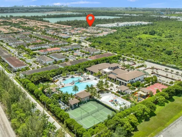 5-bedroom home for sale in Doral - 10204 NW 86th St - MondialRealty