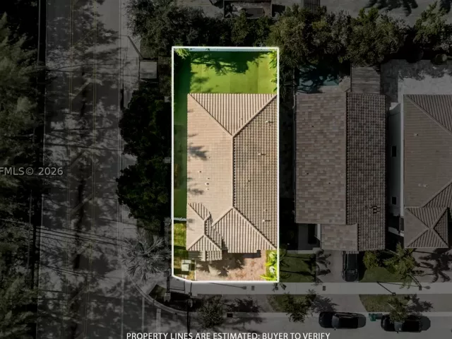 5-bedroom home for sale in Doral - 10204 NW 86th St - MondialRealty