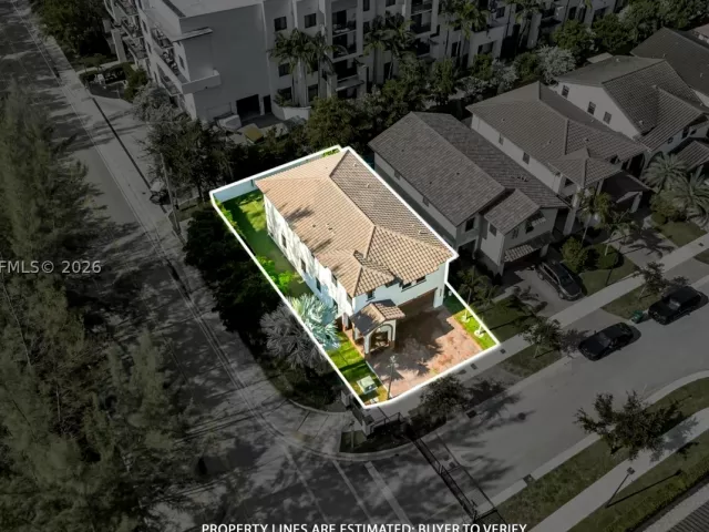 5-bedroom home for sale in Doral - 10204 NW 86th St - MondialRealty