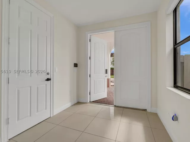 5-bedroom home for sale in Doral - 10204 NW 86th St - MondialRealty