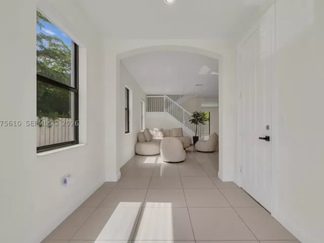 5-bedroom home for sale in Doral - 10204 NW 86th St - MondialRealty
