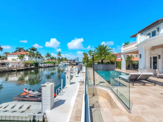 5-bedroom home for sale in North Miami Beach - 3442 NE 171st St - MondialRealty