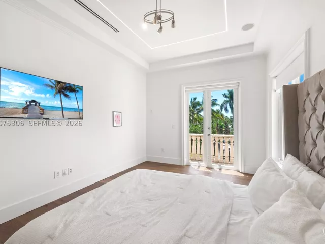 5-bedroom home for sale in North Miami Beach - 3442 NE 171st St - MondialRealty