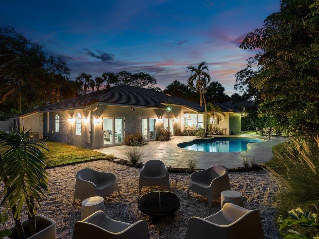 5-bedroom home for sale in Delray Beach - 2815 HAMPTON Circle E - MondialRealty