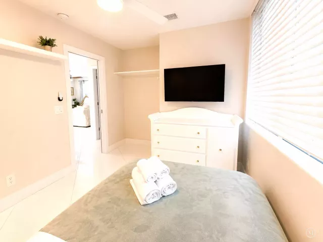 5-bedroom home for rent in Boca Raton - 327 LANCASTER Street - MondialRealty