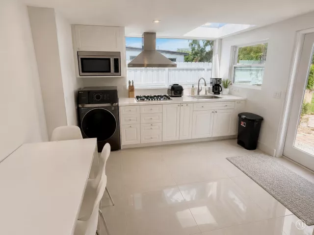 5-bedroom home for rent in Boca Raton - 327 LANCASTER Street - MondialRealty