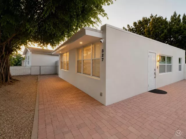 5-bedroom home for rent in Boca Raton - 327 LANCASTER Street - MondialRealty