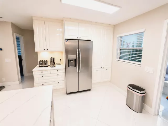 5-bedroom home for rent in Boca Raton - 327 LANCASTER Street - MondialRealty
