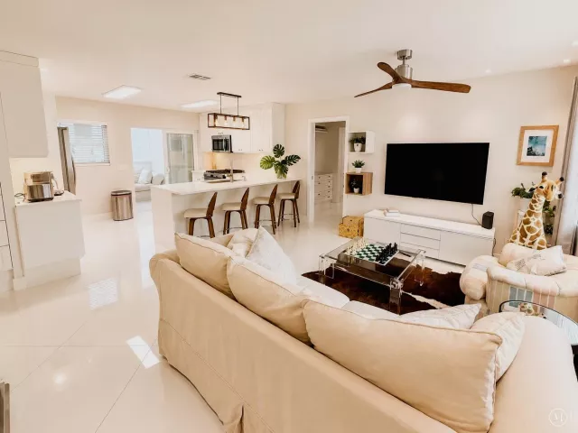 5-bedroom home for rent in Boca Raton - 327 LANCASTER Street - MondialRealty