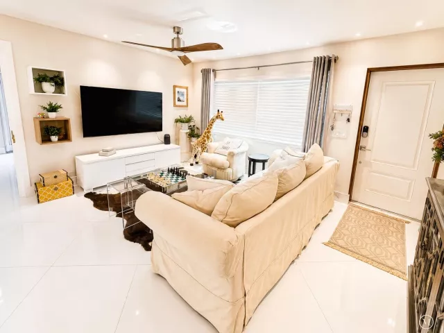 5-bedroom home for rent in Boca Raton - 327 LANCASTER Street - MondialRealty