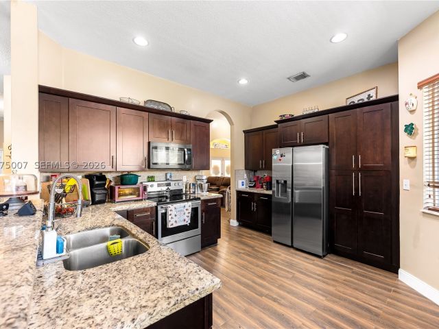 4-bedroom home for sale in Homestead - 20562 SW 324 st - MondialRealty