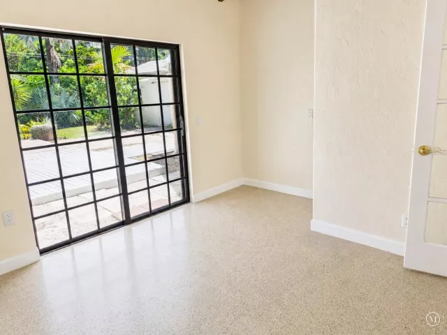 5-bedroom home for sale in Wilton Manors - 704 NE 22ND Drive 1-4 - MondialRealty