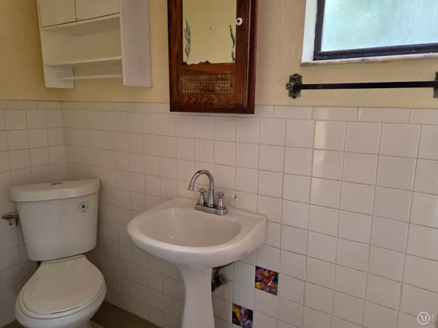 5-bedroom home for sale in Wilton Manors - 704 NE 22ND Drive 1-4 - MondialRealty