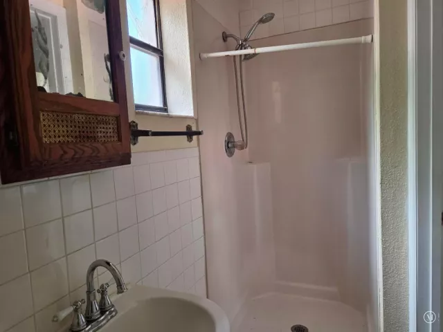 5-bedroom home for sale in Wilton Manors - 704 NE 22ND Drive 1-4 - MondialRealty