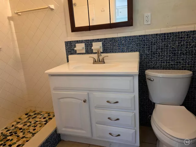 5-bedroom home for sale in Wilton Manors - 704 NE 22ND Drive 1-4 - MondialRealty