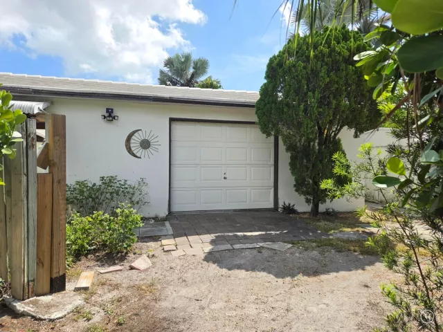 5-bedroom home for sale in Wilton Manors - 704 NE 22ND Drive 1-4 - MondialRealty