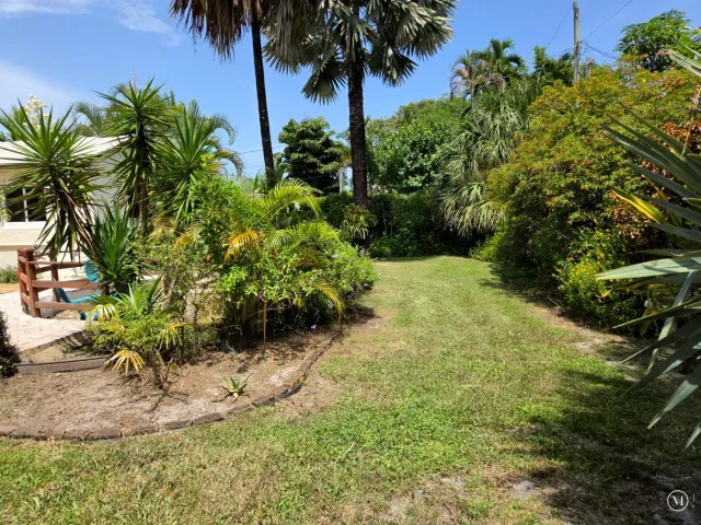 5-bedroom home for sale in Wilton Manors - 704 NE 22ND Drive 1-4 - MondialRealty