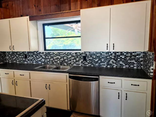5-bedroom home for sale in Wilton Manors - 704 NE 22ND Drive 1-4 - MondialRealty