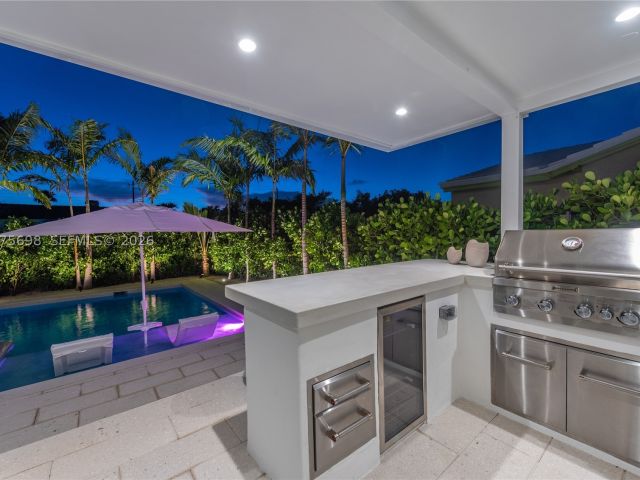 4-bedroom home for rent in Surfside - 8834 Abbott Ave - MondialRealty