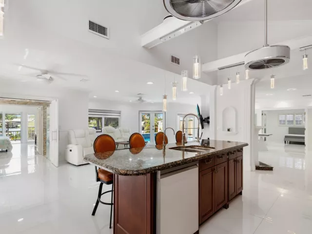 3-bedroom home for sale in Deerfield Beach - 2557 SW 14TH Court - MondialRealty