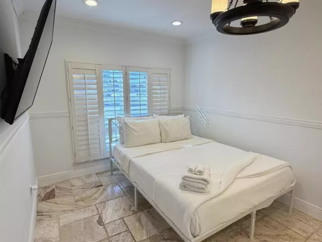 3-bedroom home for sale in Deerfield Beach - 2557 SW 14TH Court - MondialRealty