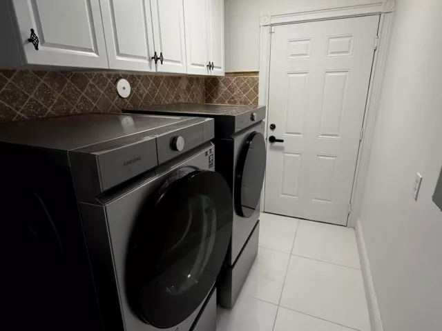 3-bedroom home for sale in Deerfield Beach - 2557 SW 14TH Court - MondialRealty