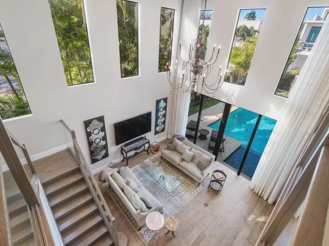 4-bedroom home for rent in Boca Raton - 351 E BOCA RATON Road E - MondialRealty