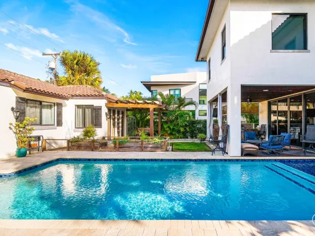 4-bedroom home for rent in Boca Raton - 351 E BOCA RATON Road E - MondialRealty