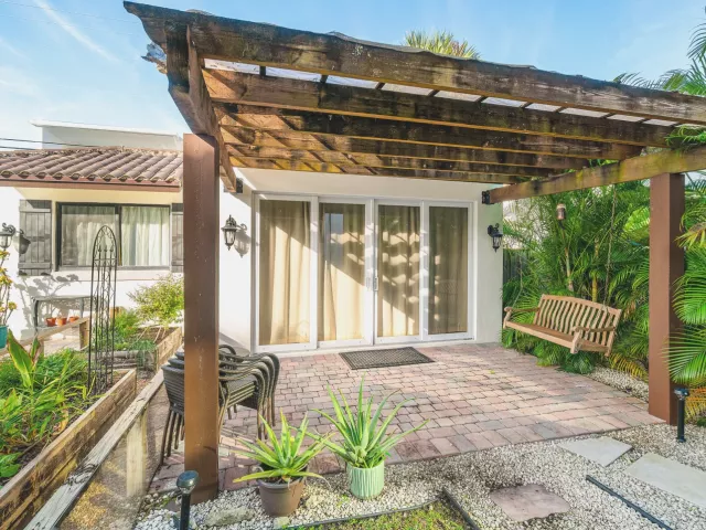4-bedroom home for rent in Boca Raton - 351 E BOCA RATON Road E - MondialRealty