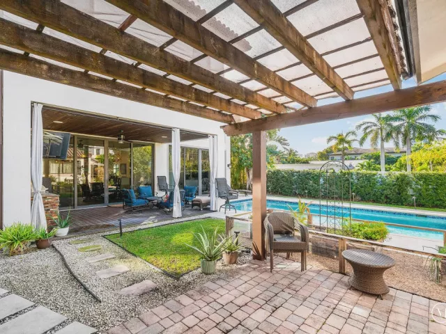 4-bedroom home for rent in Boca Raton - 351 E BOCA RATON Road E - MondialRealty