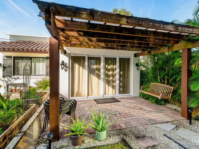 4-bedroom home for rent in Boca Raton - 351 E BOCA RATON Road E - MondialRealty